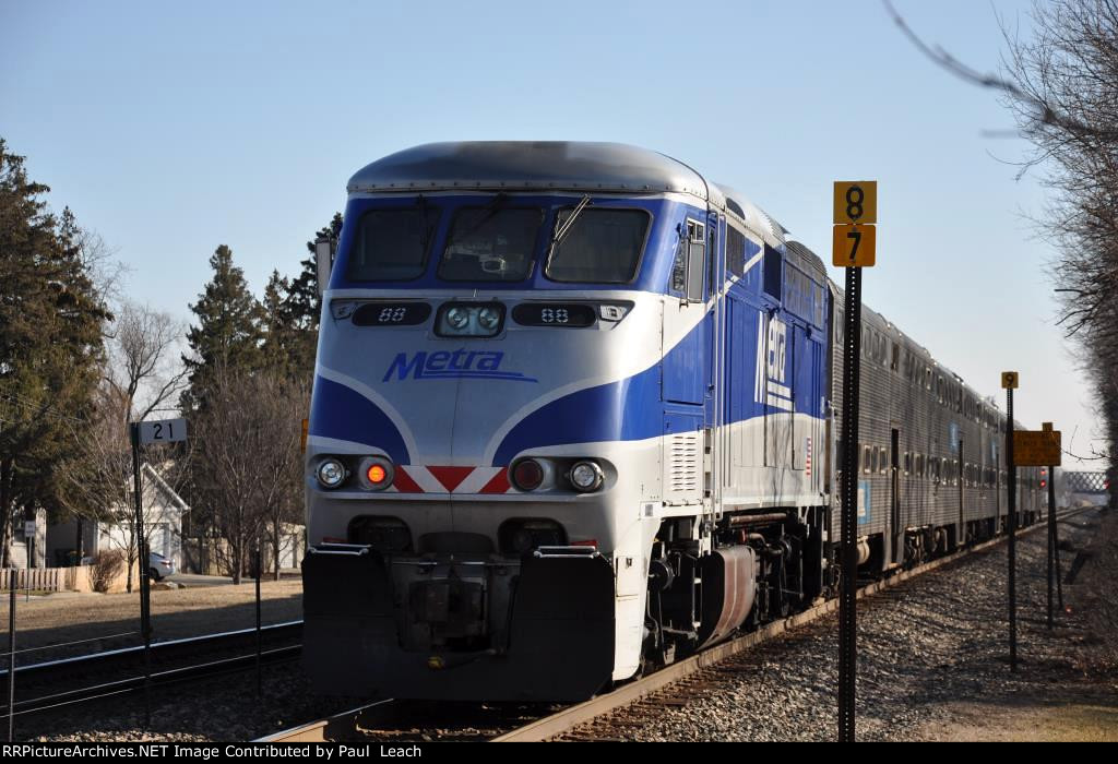 Inbound commuter shoves out of its station stop